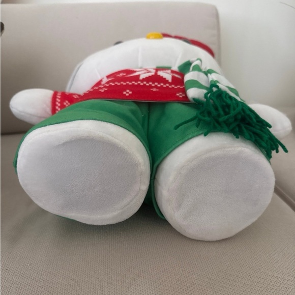 HELLO KITTY GREETER HOLIDAY CHRISTMAS 20\
